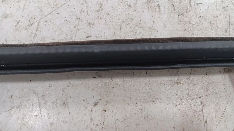 Buick Encore Right Front Weather Strip Interior  2013 2014 2015 2016 O