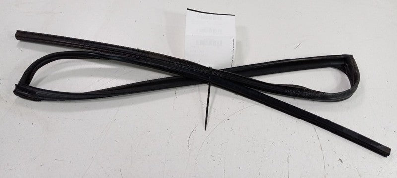 Subaru Legacy Door Glass Window Seal Rubber Right Passenger Rear Back 
