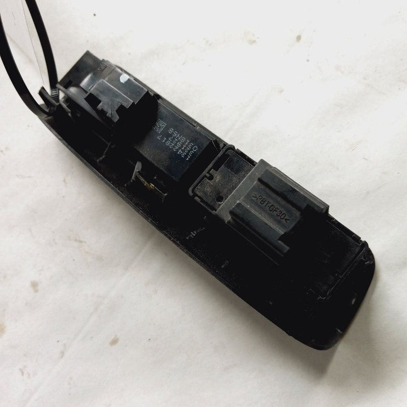 Buick Encore GX Passenger Bag Light {13422817} 2020 2021 2022 2023