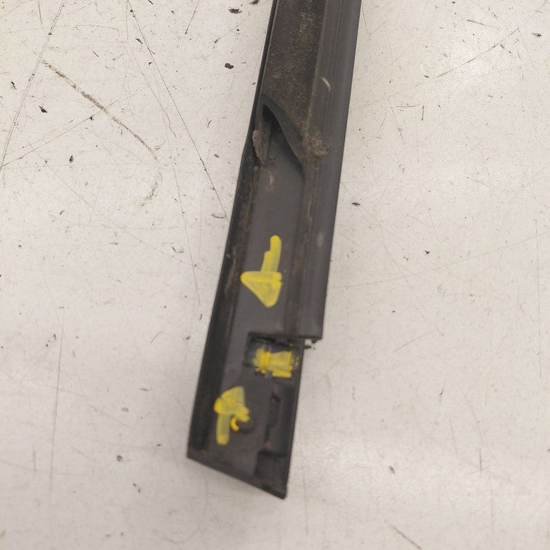 2018 Fiat 500 X Model Door Glass Window Weather Strip Trim Rear Right 
