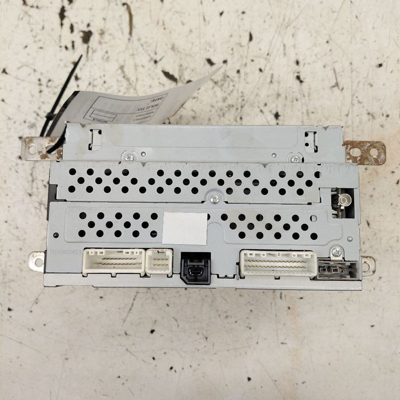 Audio Equipment Radio Display and Receiver AM-FM Hatch Note 18-19 Niss