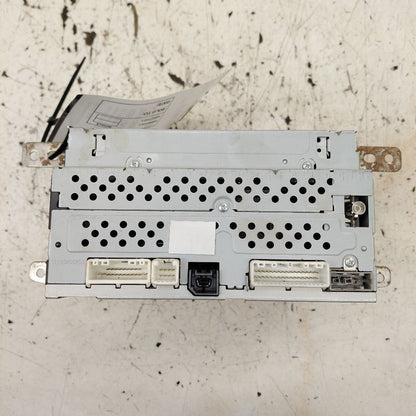 Audio Equipment Radio Display and Receiver AM-FM Hatch Note 18-19 Niss