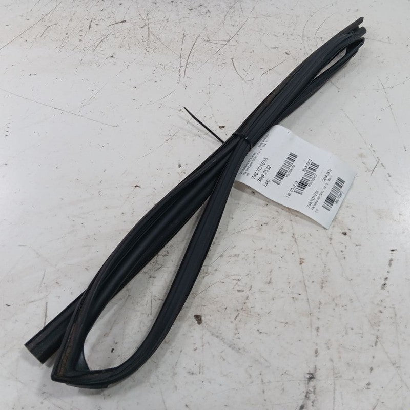Toyota Corolla Door Glass Window Seal Rubber Right Passenger Rear Back
