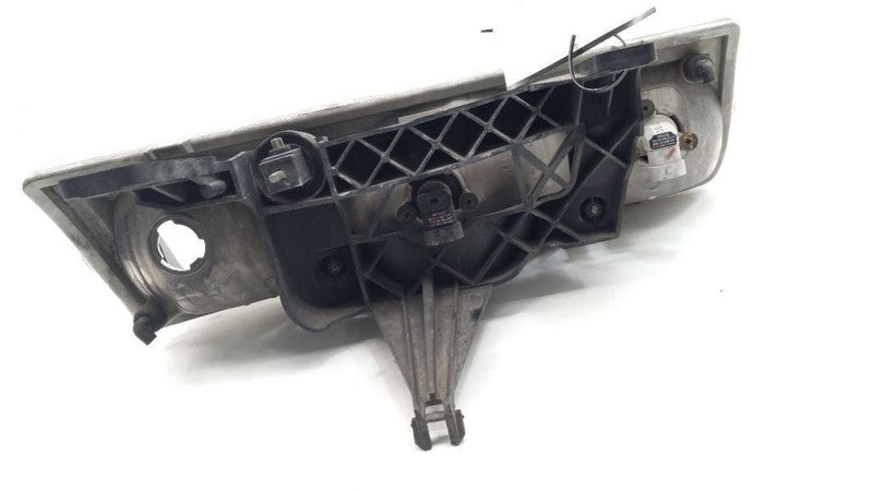 22702945 Driver Left Headlight Lamp Fits 02-04 VUE