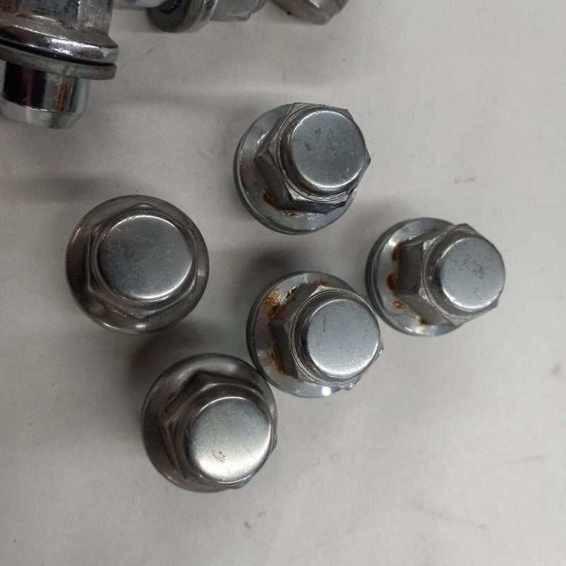 INFINITI QX50 Lug Nut Set  2017 2016 2015 2014