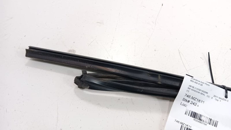 Mazda 3 Door Glass Window Seal Rubber Right Passenger Rear Back 2010 2