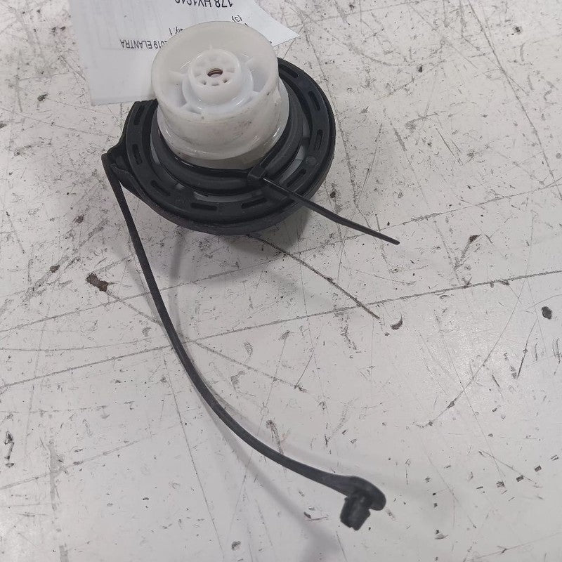 Hyundai Elantra Gas Tank Fuel Cap  2017 2018 2019 2020 OEM