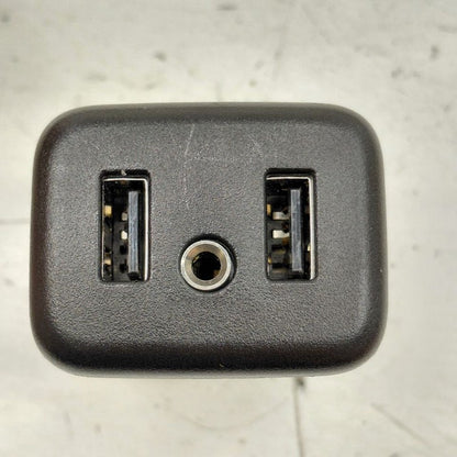 Cadillac CT6 USB Plug In Port {13509942} 2018 2017 2016