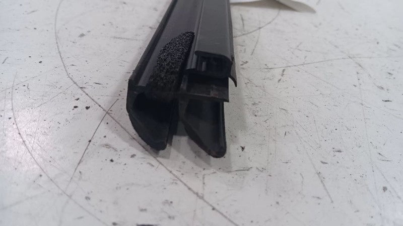 Chrysler 200 Passenger Right Rear Weather Strip Interior  2015 2016 20