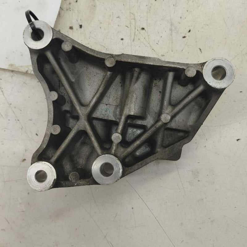Jeep Cherokee Passenger Right Engine Mount Bracket  2019 2020 2021