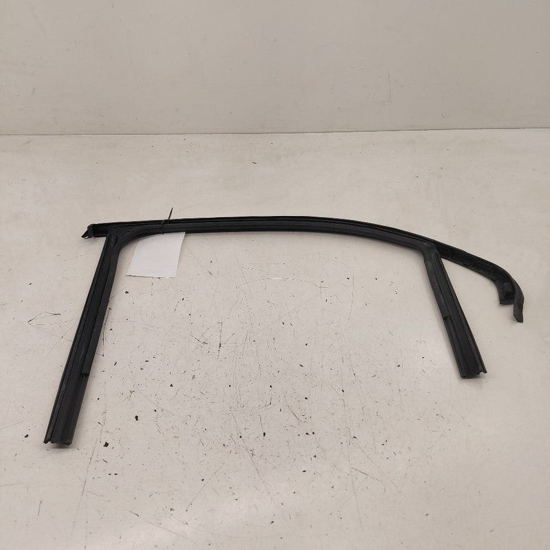2018 Fiat 500 X Model Door Glass Window Seal Rubber Right Passenger Re