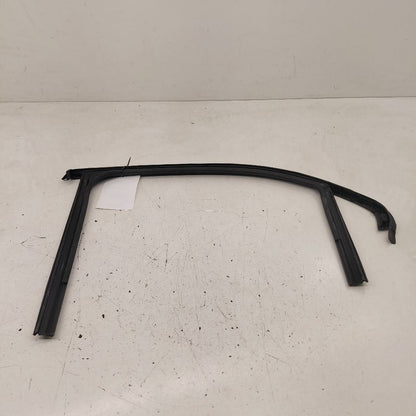 2018 Fiat 500 X Model Door Glass Window Seal Rubber Right Passenger Re
