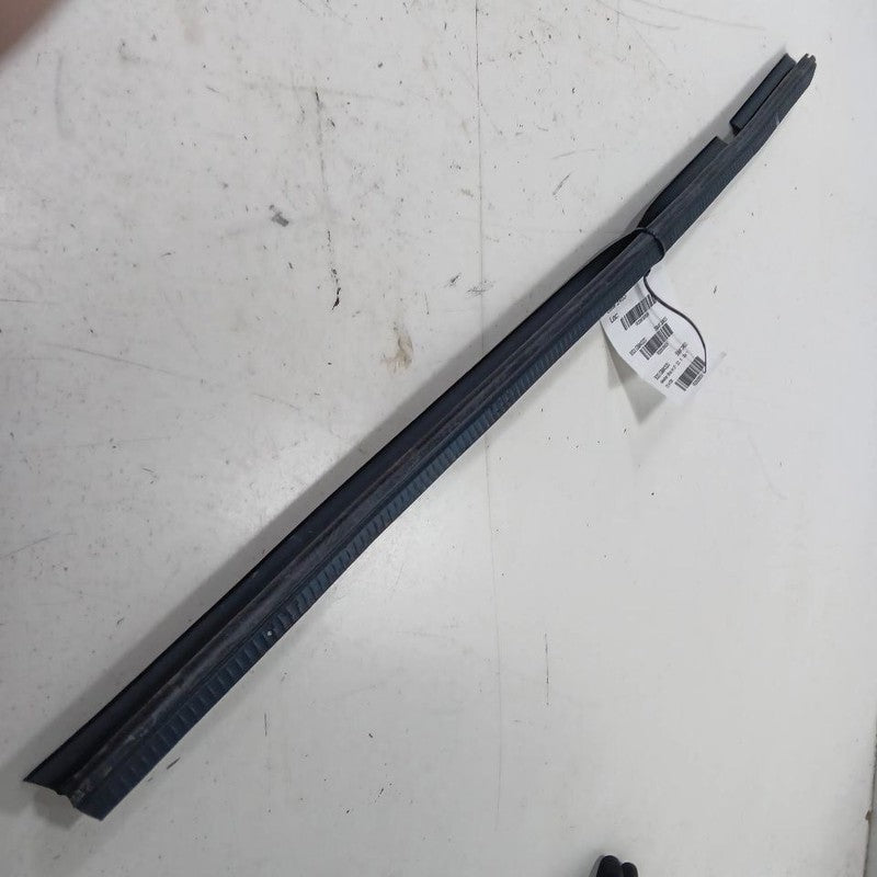 Buick Encore Left Front Weather Strip Interior  2017 2018 2019 2020 OE