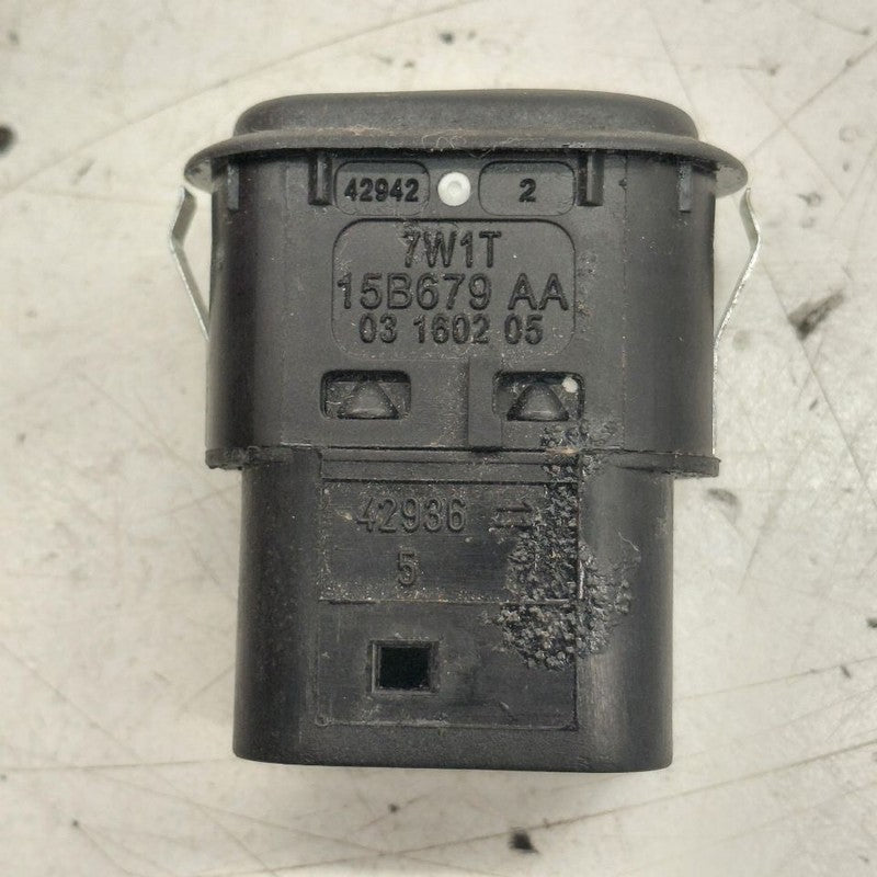 Volvo S60 Driver Left Front Seat Lumbar Switch  2018 2017 2016
