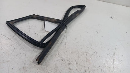 Kia Forte Door Glass Window Seal Rubber Right Passenger Rear Back  201