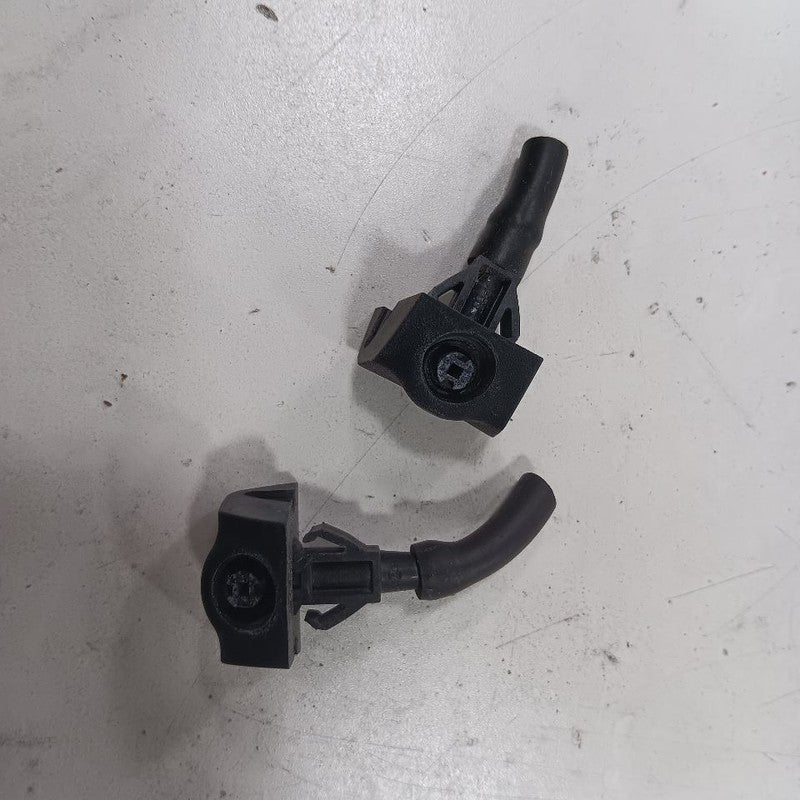Nissan LEAF Windshield Wiper Washer Fluid Hood Sprayer Nozzles  2013 2