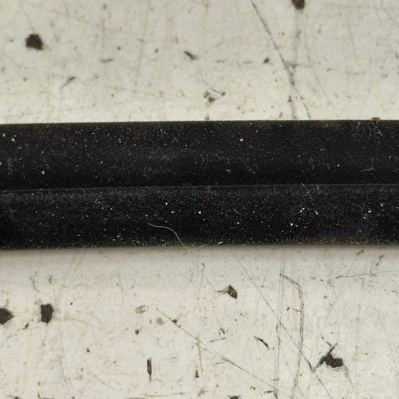 Kia Sportage Right Front Weather Strip Interior  2020 2021 2022