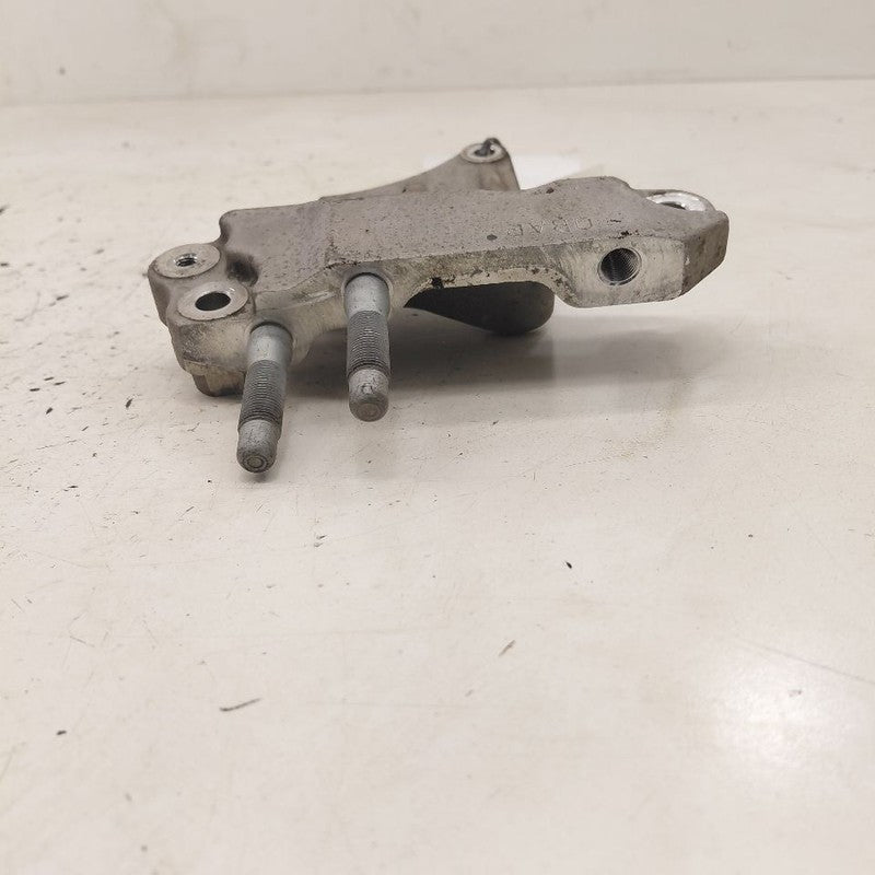 Hyundai Santa Fe Engine Motor Mount Bracket Right Passenger  2019 2020