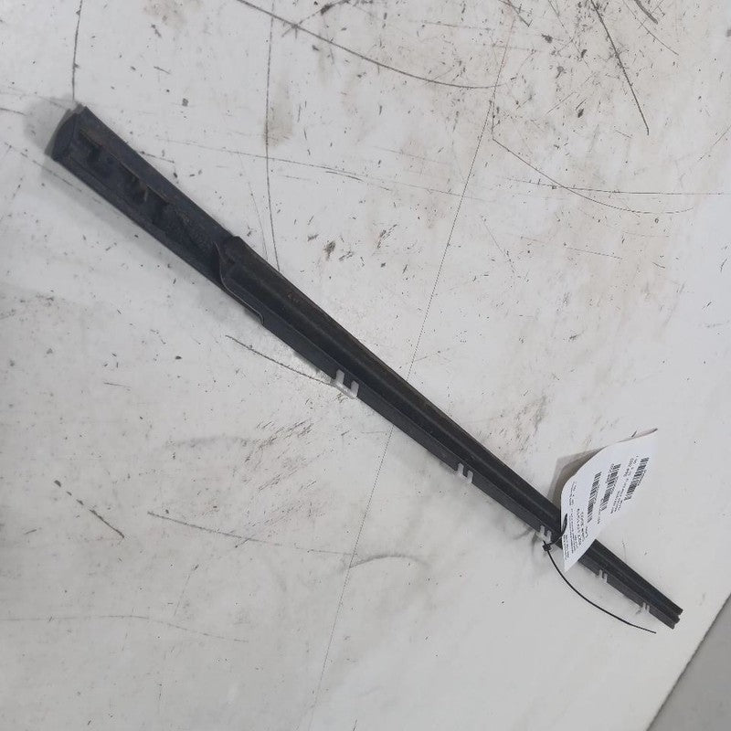 Hyundai Elantra Door Glass Window Weather Strip Trim Front Left Driver  2017 201