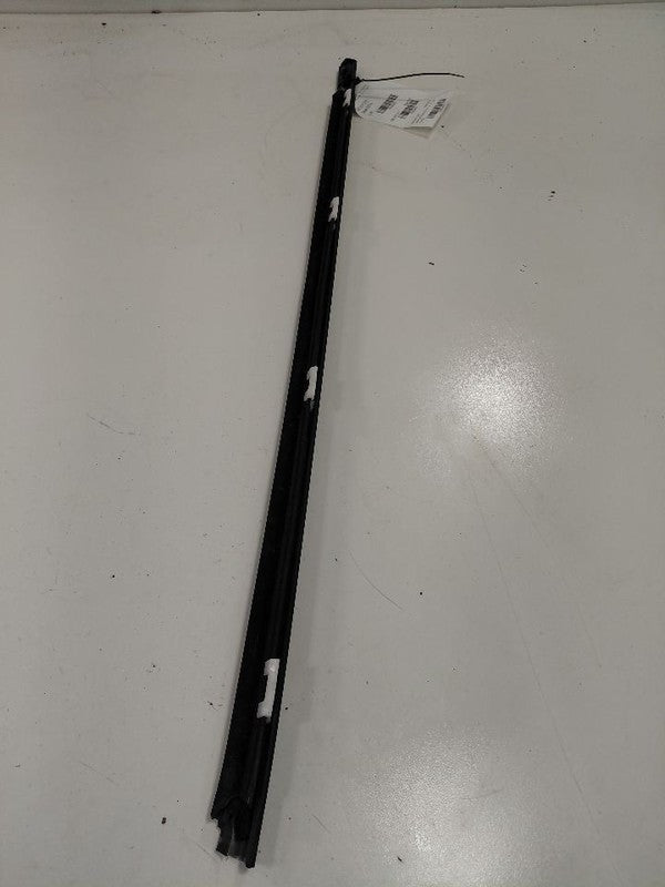 Hyundai Tucson Door Glass Window Weather Strip Trim Front Right Passen