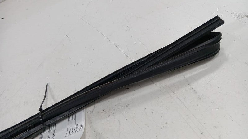 Subaru Impreza Door Glass Window Seal Rubber Right Passenger Front 201