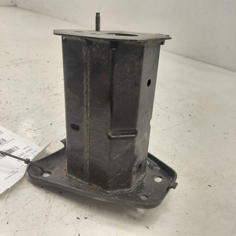 Toyota Prius Bumper Mount Bracket Right Passenger Side Rear  2022 2021