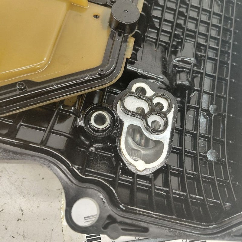 Toyota Prius Engine Cylinder Head Valve Cover  1.8 2022 2021 2020
