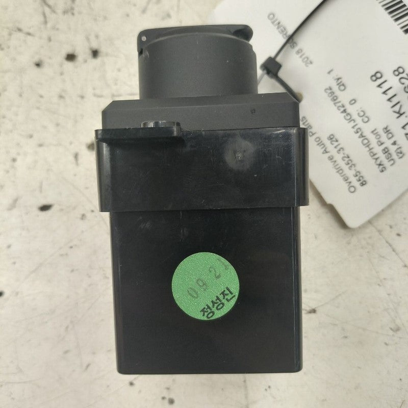 Kia Sorento USB Plug In Hub Port  2018 2017 2016