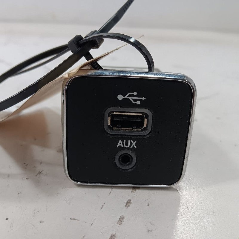 Jeep Compass Front Charging Port 5XG28DX9AC 2017 2018 2019 2020 2021 2022 2023