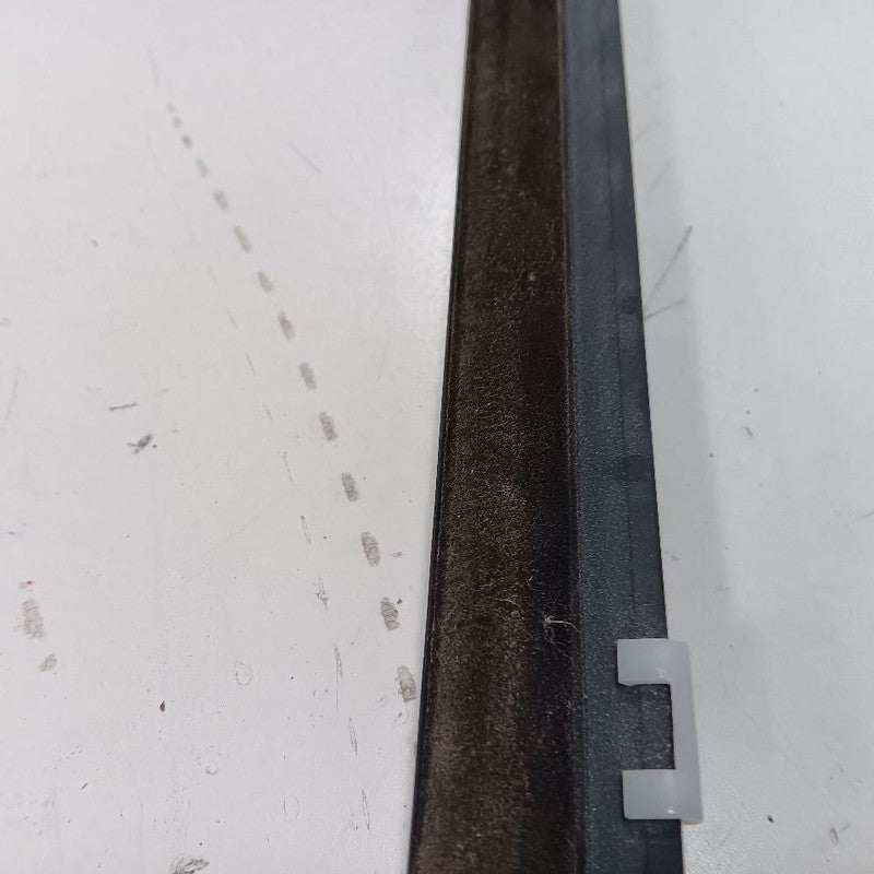 Kia Sportage Door Glass Window Weather Strip Trim Front Left Driver 20