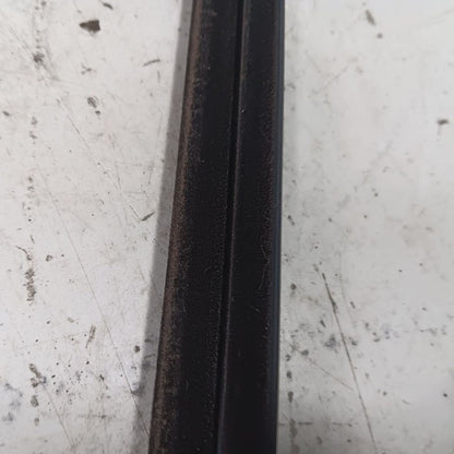 Nissan LEAF Door Glass Window Weather Strip Trim Front Right Passenger 2013 2014