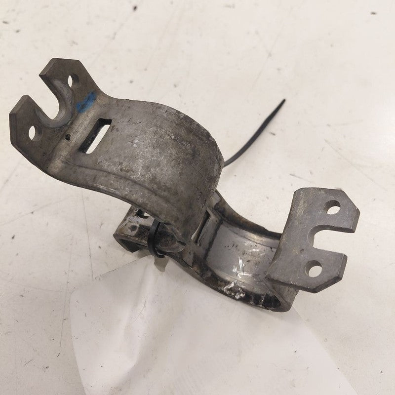 Chevy Volt Front Sway Bar Bushing Mounting Bracket  2016 2017 2018 201