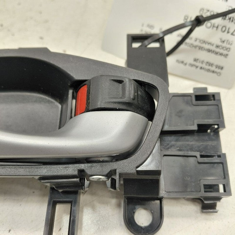 Honda CR-V Door Handle Right Passenger Front Interior Inside  2019 201