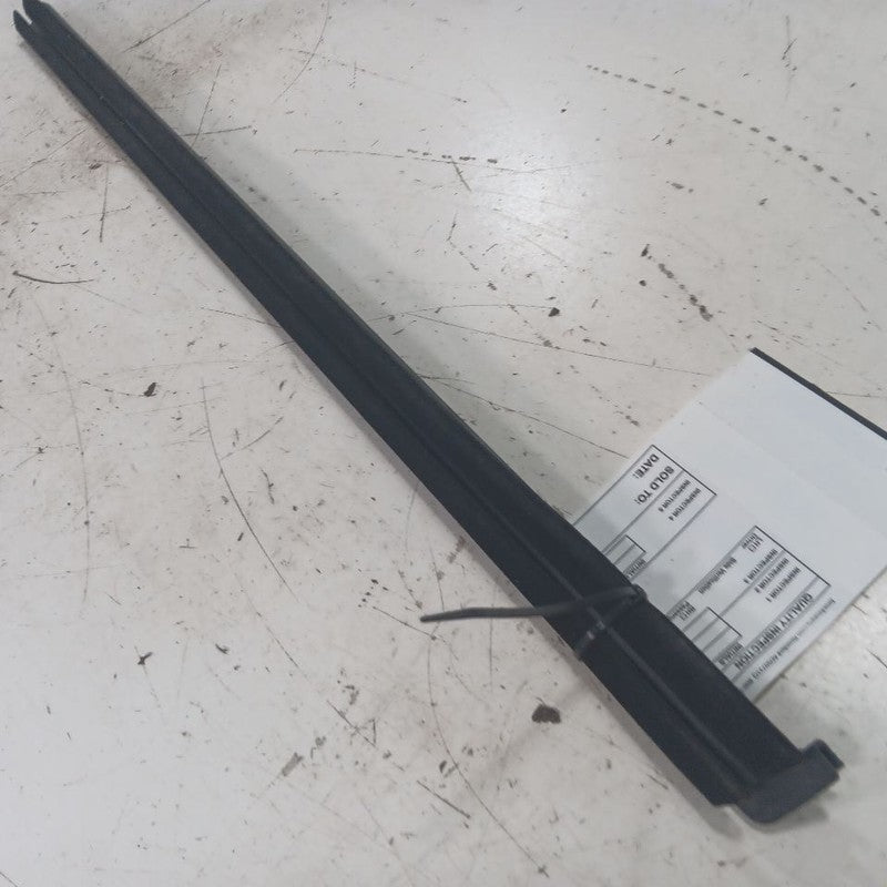 Chevy Trailblazer Left Front Weather Strip Interior  2021 2022 2023 20