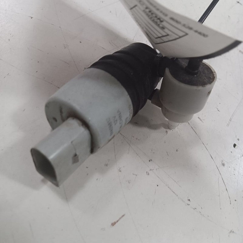 Chevy Trailblazer Windshield Washer Fluid Reservoir Motor Pump Electri