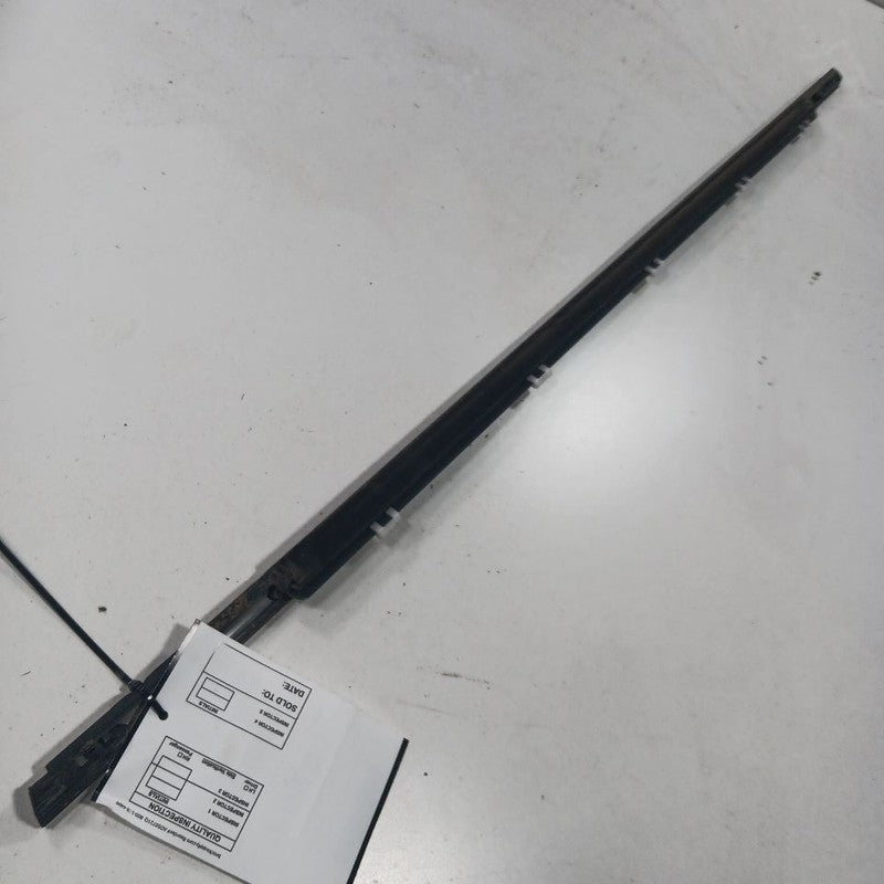 Kia Sorento Door Glass Window Weather Strip Trim Front Right Passenger
