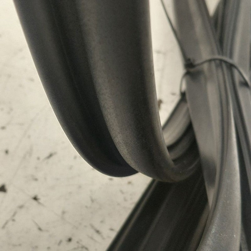 Kia Sportage Door Glass Window Seal Rubber Right Passenger Front  2020