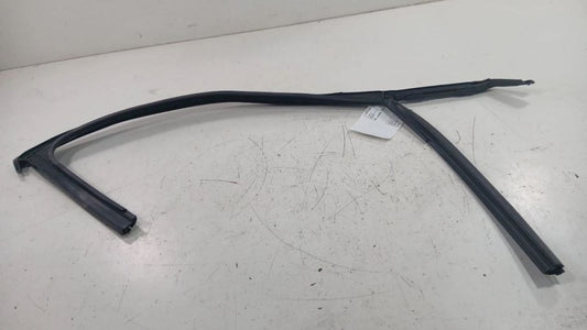 Chrysler 200 Door Glass Window Seal Rubber Left Driver Front  2015 2016 2017
