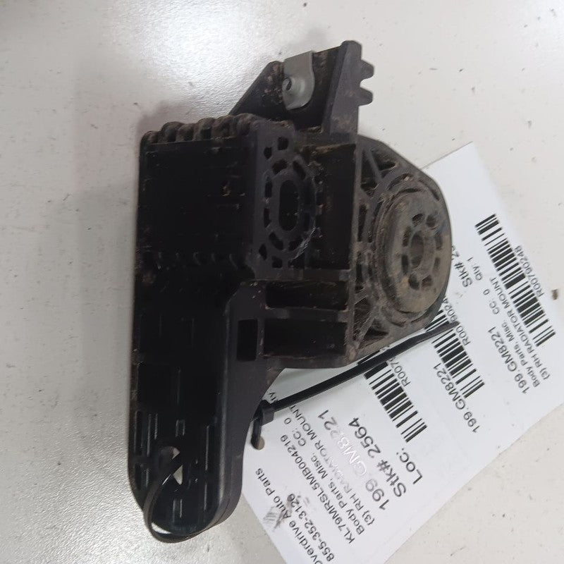 Chevy Trailblazer Passenger Right Side Radiator Mount 2021 2022 2023 O