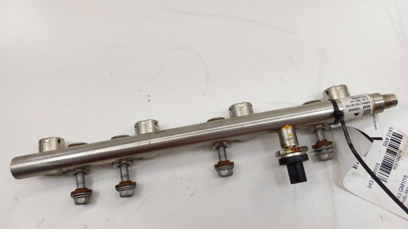 Chevy Malibu Fuel Rail Injection Injector Mount Bar 2014 2015 2016 2017 2018