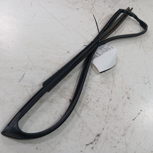 Toyota Corolla Door Glass Window Seal Rubber Right Passenger Front  2016 2015 