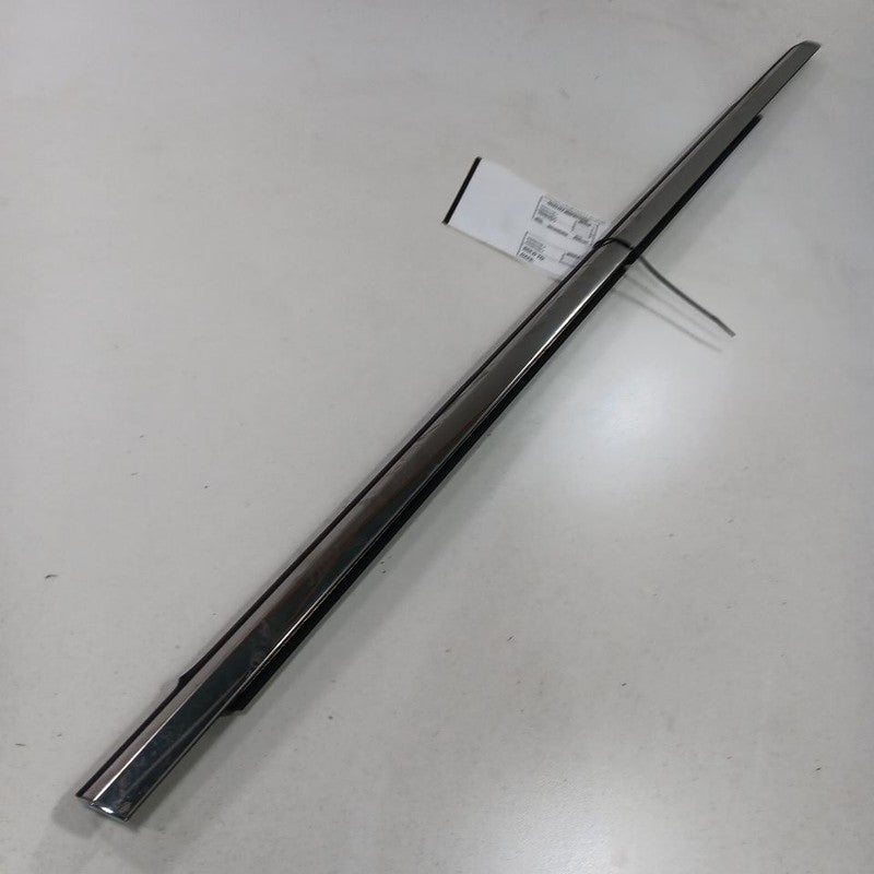 Chrysler 300 Door Glass Window Weather Strip Trim Front Right Passenger  2016