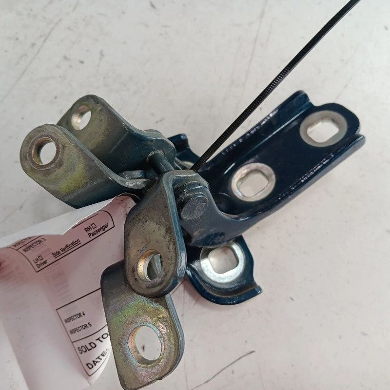 Buick Encore Door Hinge Set Right Rear Passenger  2017 2018 2019 2020