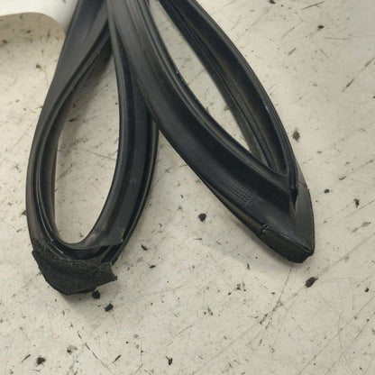 Kia Sportage Door Glass Window Seal Rubber Right Passenger Front  2020