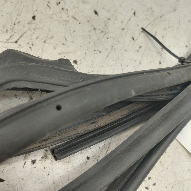 Honda CR-V On Door Seal Rubber Right Passenger Rear Back  2019 2018 20