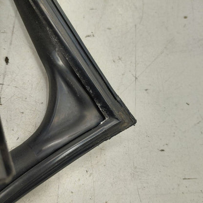 Hyundai Veloster Door Glass Window Seal Rubber Right Passenger Front  