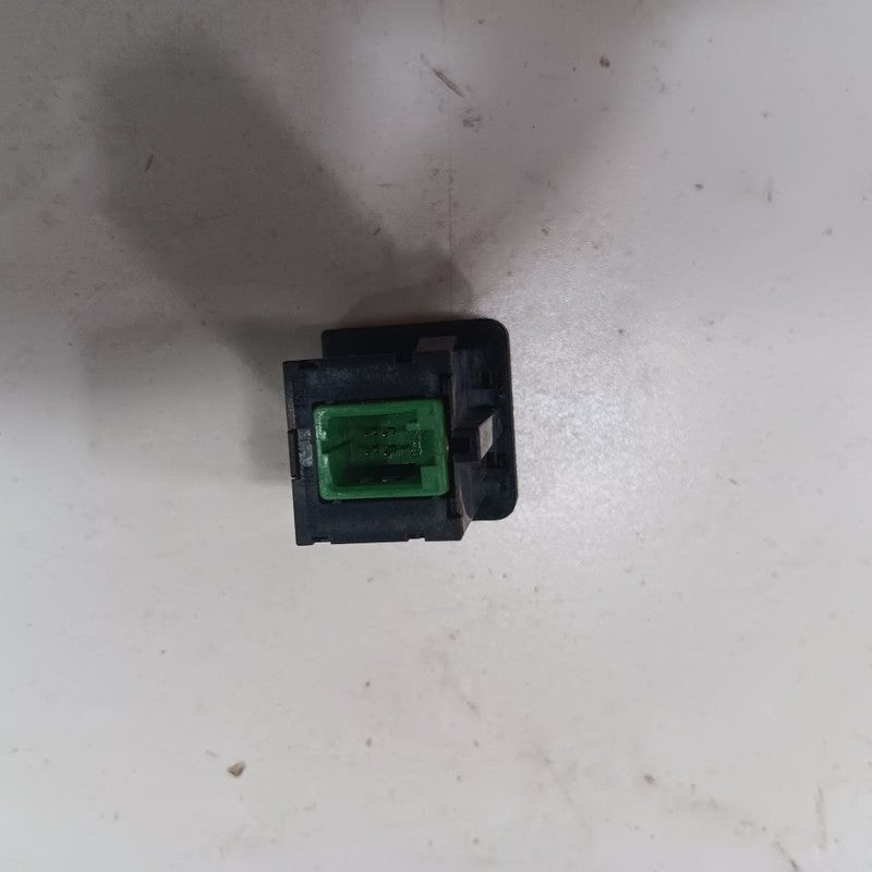 Nissan LEAF USB Plug In Hub Port  2013 2014 2015 2016 2017