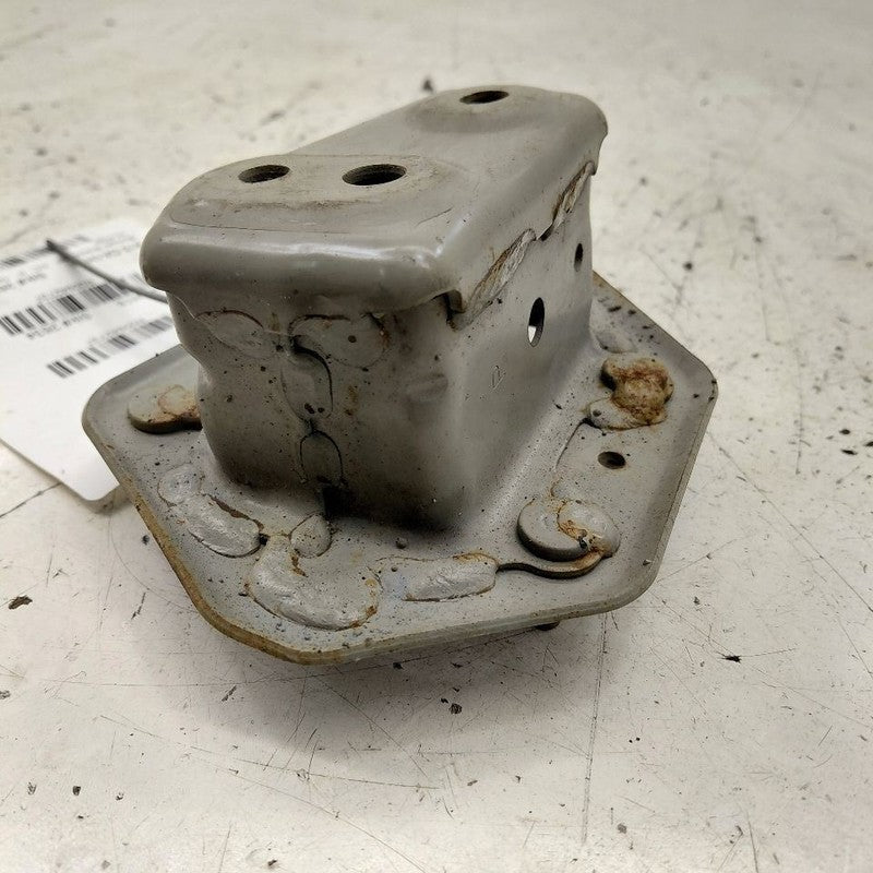 Nissan Versa Note Bumper Mount Bracket Right Passenger Side Front 2019
