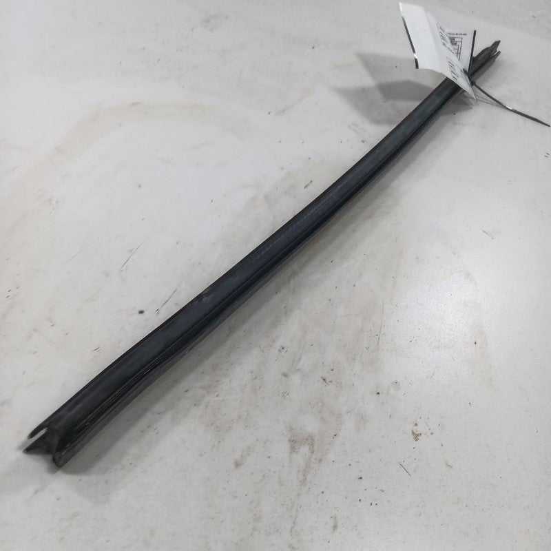 Buick Encore Right Front Weather Strip Interior  2022 2021 2020 2019 2018