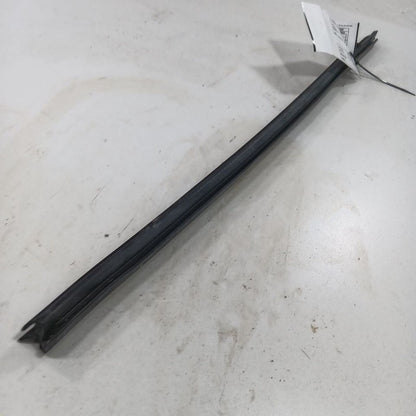 Buick Encore Right Front Weather Strip Interior  2022 2021 2020 2019 2018
